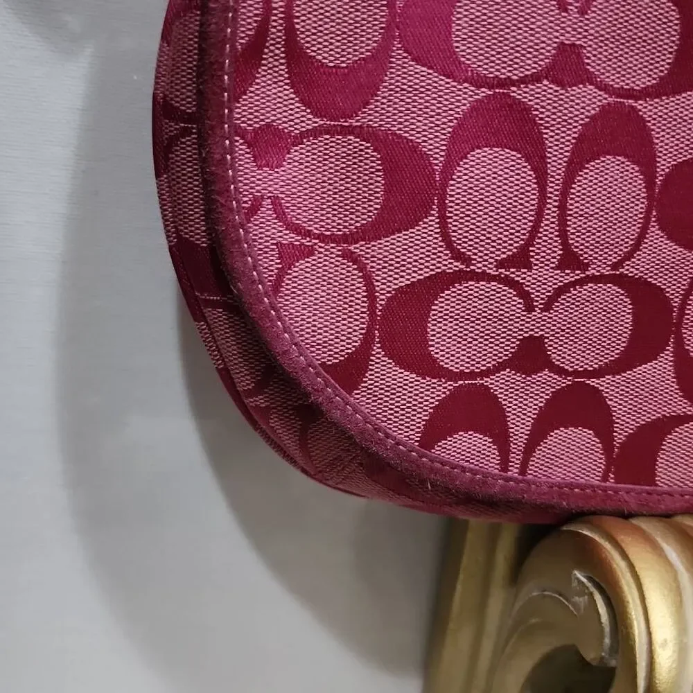Coach Signature Messenger Crossbody - Shoulder Bag in a vibrant pink Y2K Era